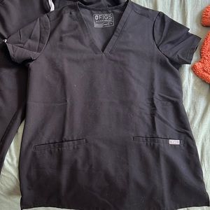 Figs Black 3 Pocket Scrub Top